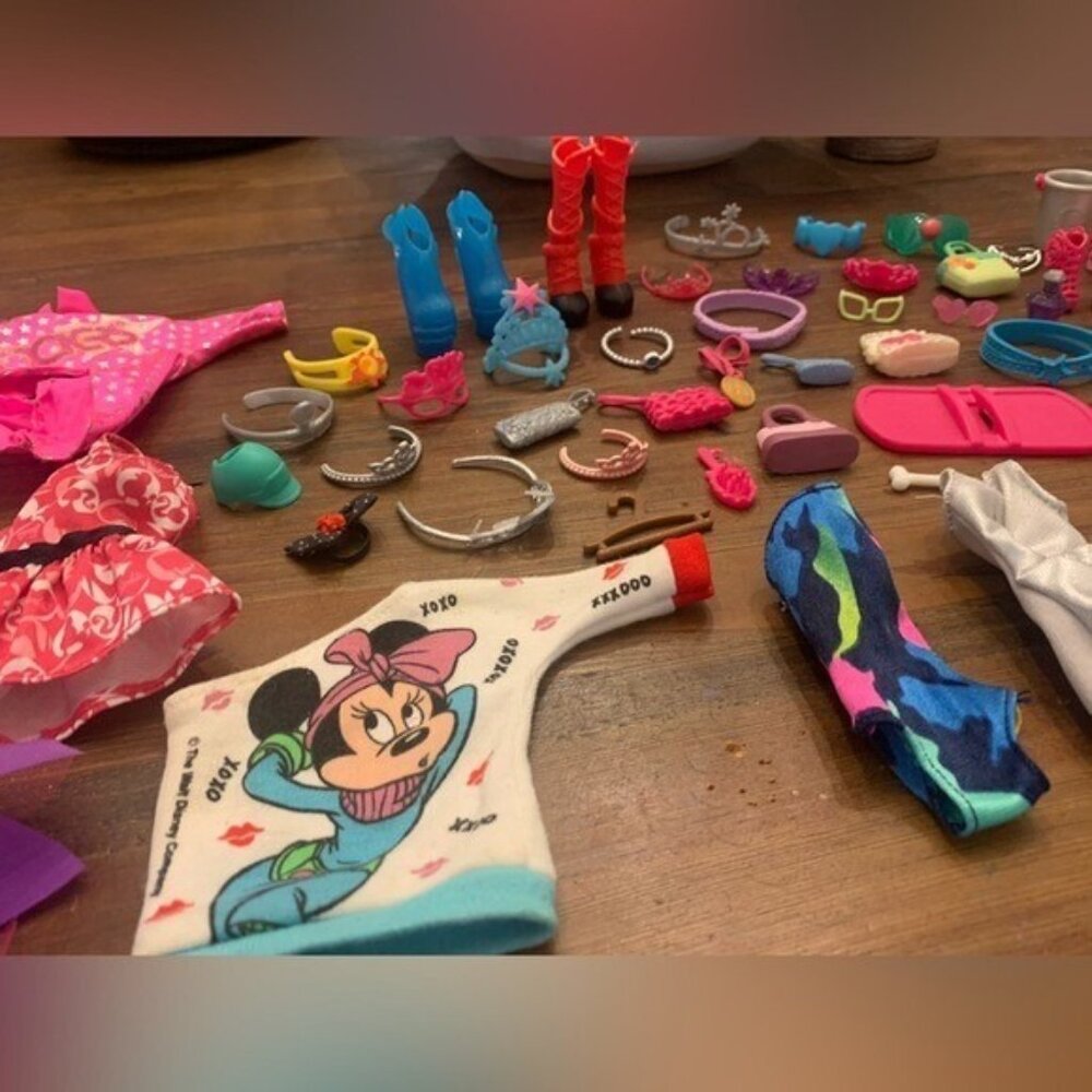 Barbie accessories some vintage and gently used, Disney, high boots, purses - Picture 8 of 9